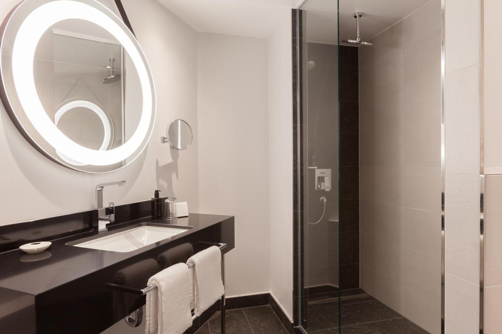 Hotel Elephant Weimar, Autograph Collection Ngoại thất bức ảnh Bathroom