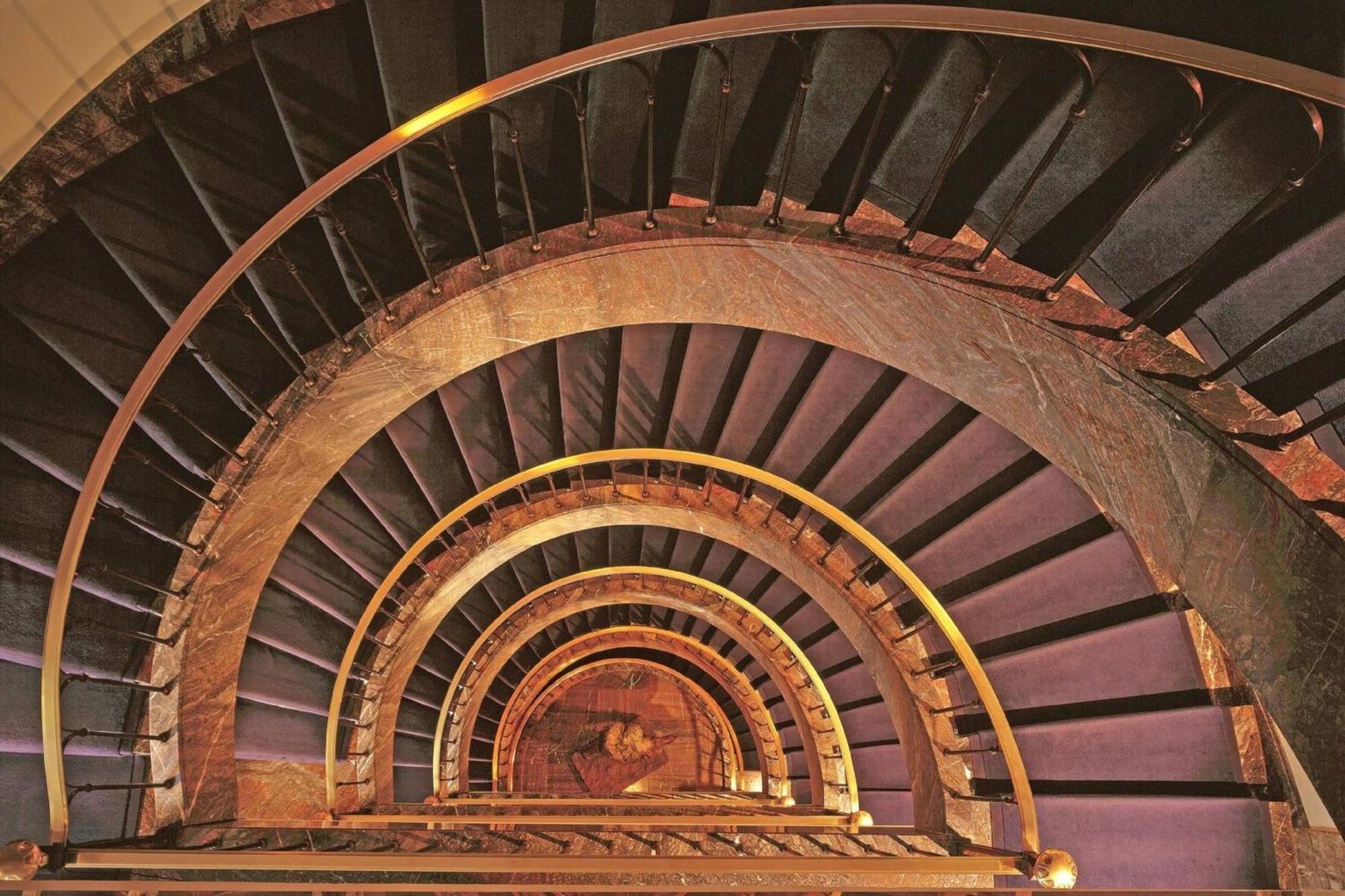 Hotel Elephant Weimar, Autograph Collection Ngoại thất bức ảnh Spiral staircase