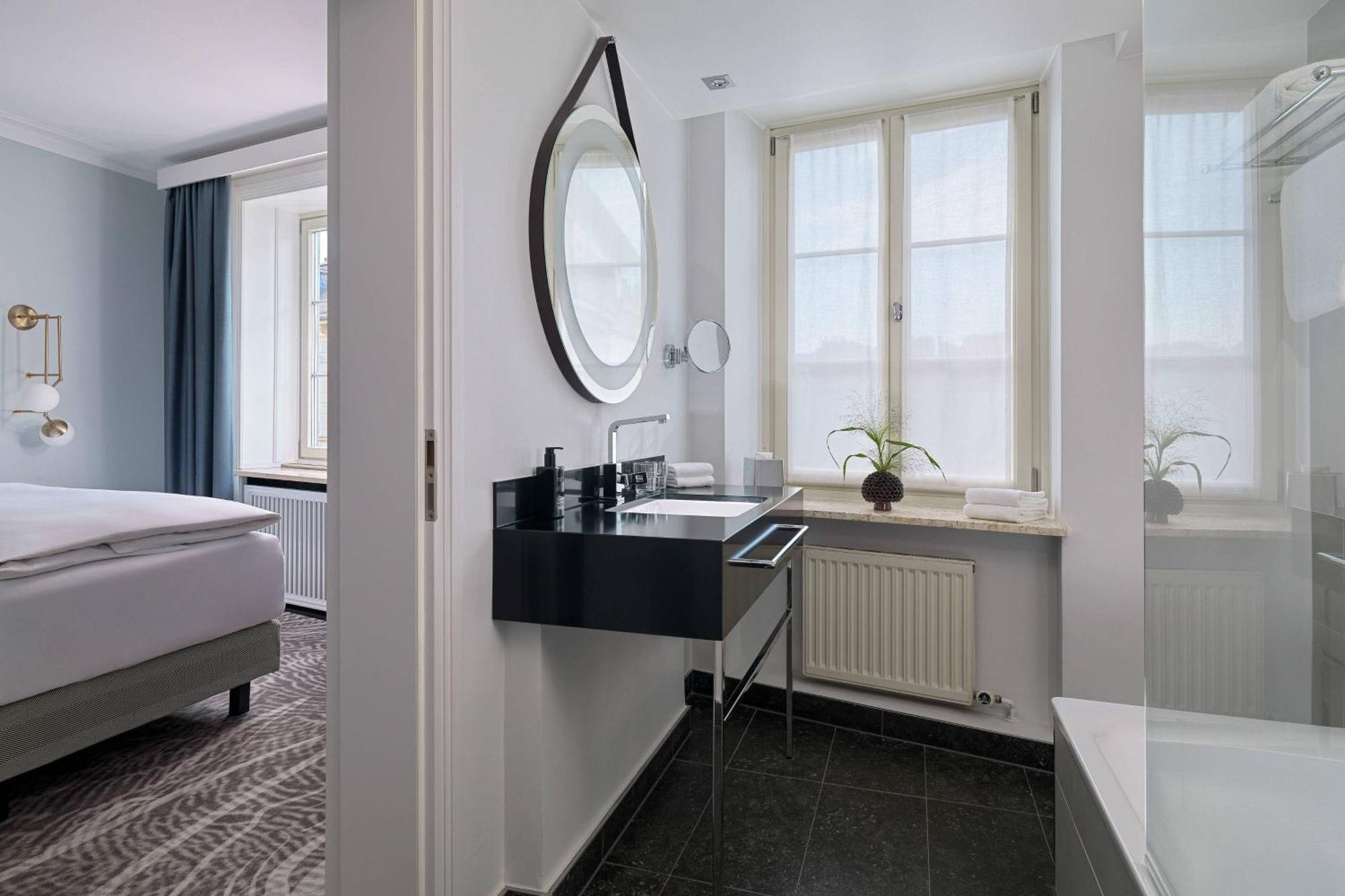 Hotel Elephant Weimar, Autograph Collection Ngoại thất bức ảnh Bathroom