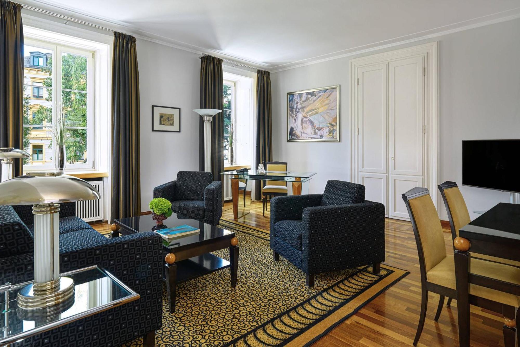 Hotel Elephant Weimar, Autograph Collection Ngoại thất bức ảnh A suite at the Hotel de Crillon
